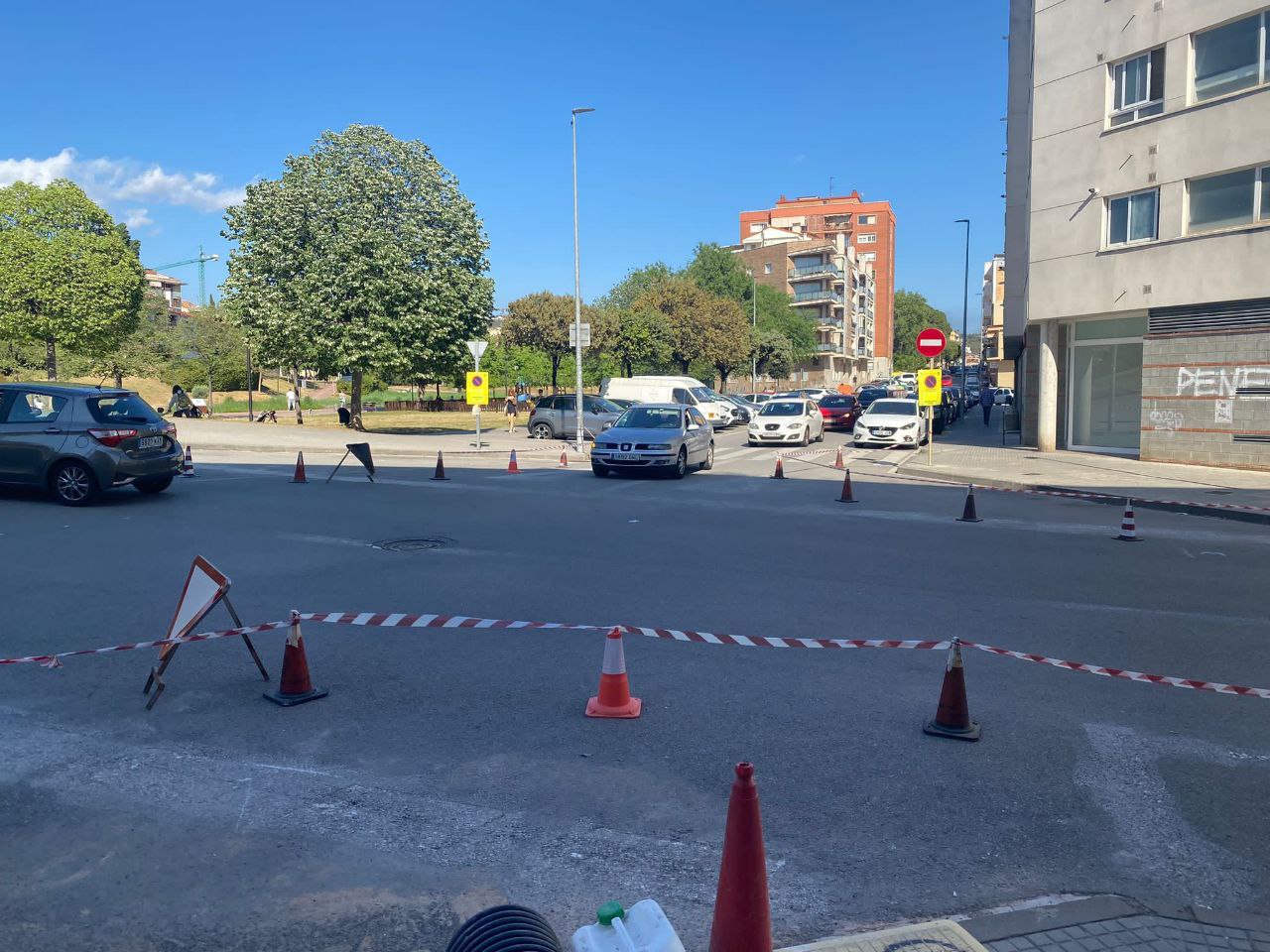 Tasques habilitació sentit únic de la circulació al carrer de Lluís Puigjaner, entre Arquebisbe Ramon Torrella i Avinguda de Francesc Macià 