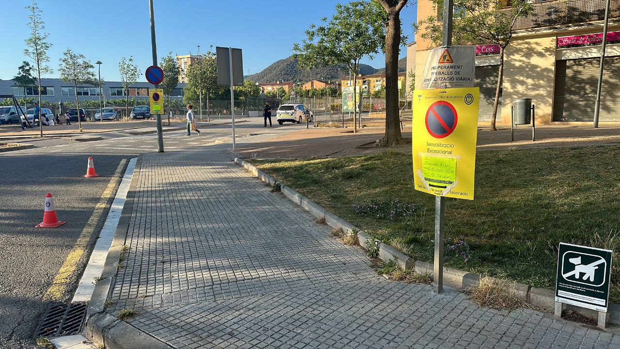 Tasques habilitació sentit únic de la circulació al carrer de Lluís Puigjaner, entre Arquebisbe Ramon Torrella i Avinguda de Francesc Macià 