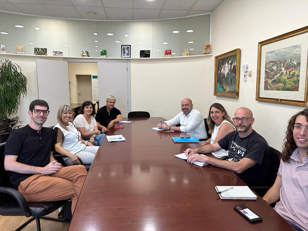 Reunió del nou equip de govern de l'Ajuntament d'Olesa amb l'ASINOL