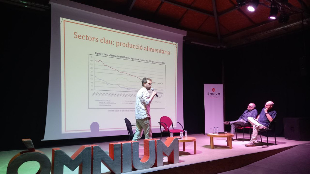 Tècnic exposant els sector clau en la producció alimentària