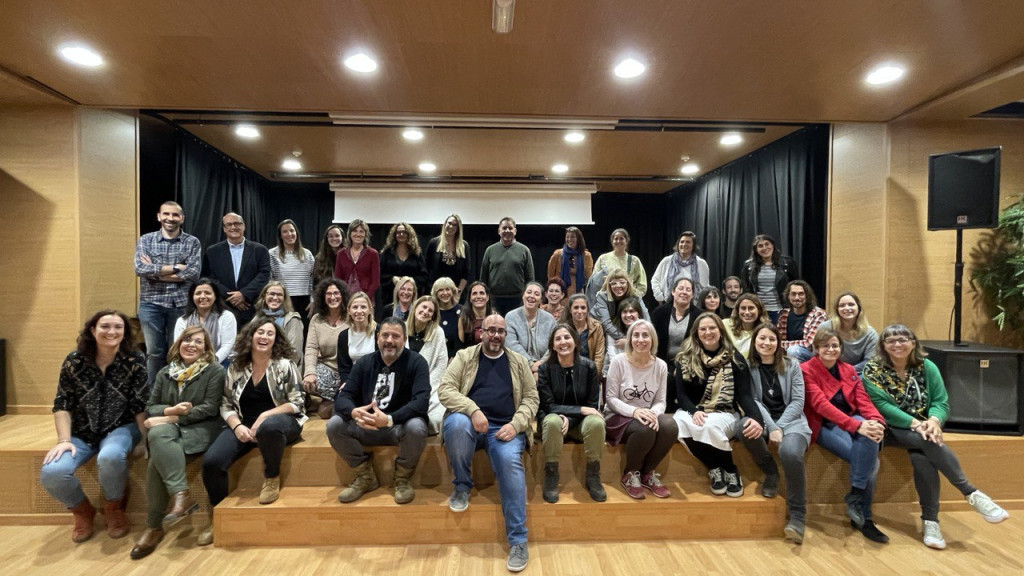 Foto amb els participants a la Jornada de Treball per a la infància i l'Adolescència d'Olesa