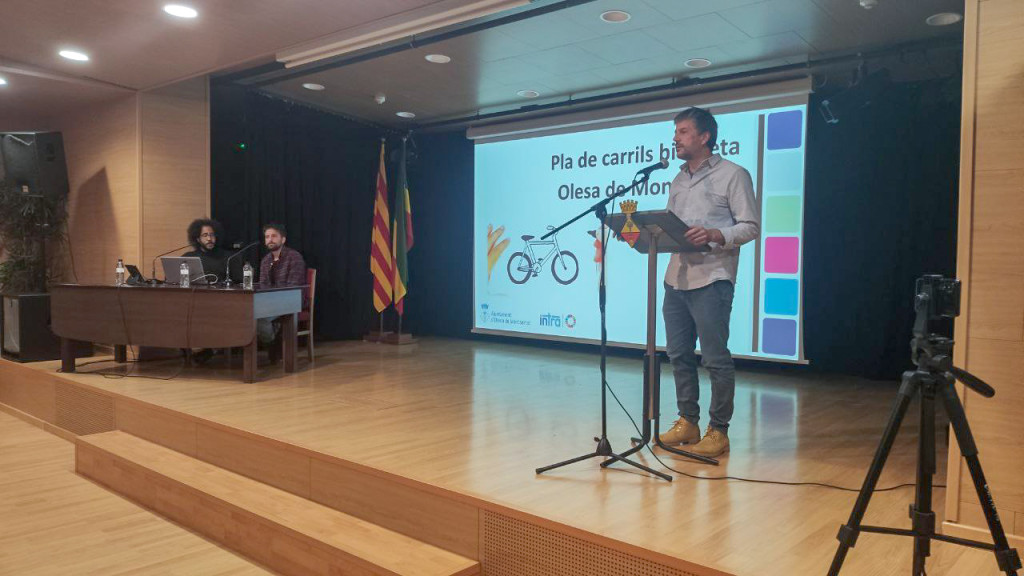 L'alcalde Miquel Riera introdueix l'acte informatiu de la xarxa de carrils bicis