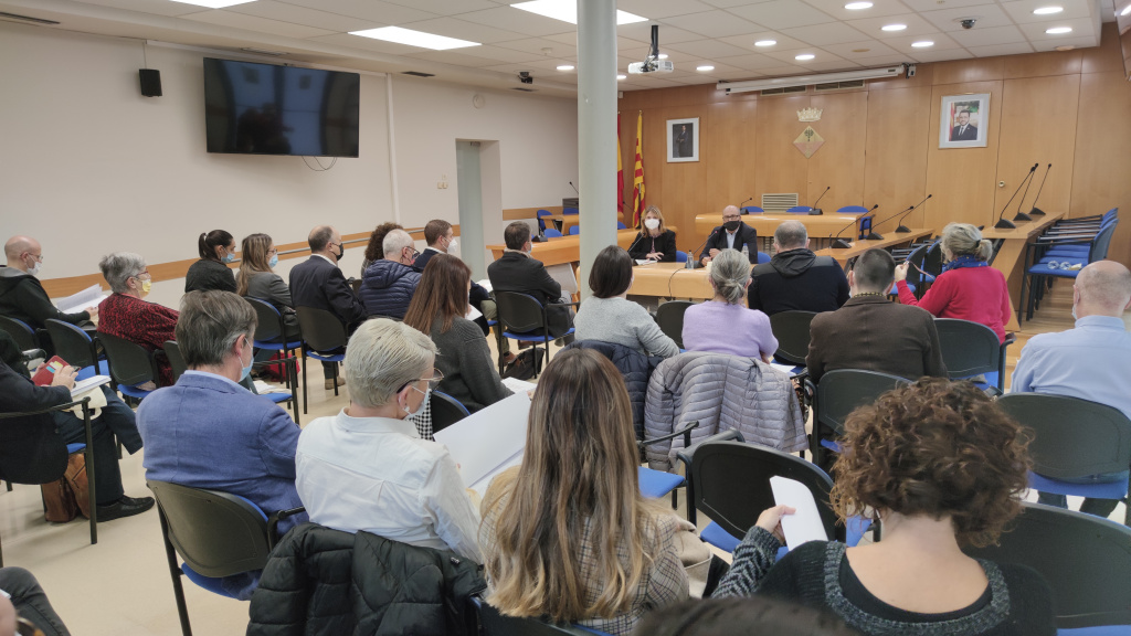 Assistents a la presentació de la guia contra els maltractaments de la gent gran