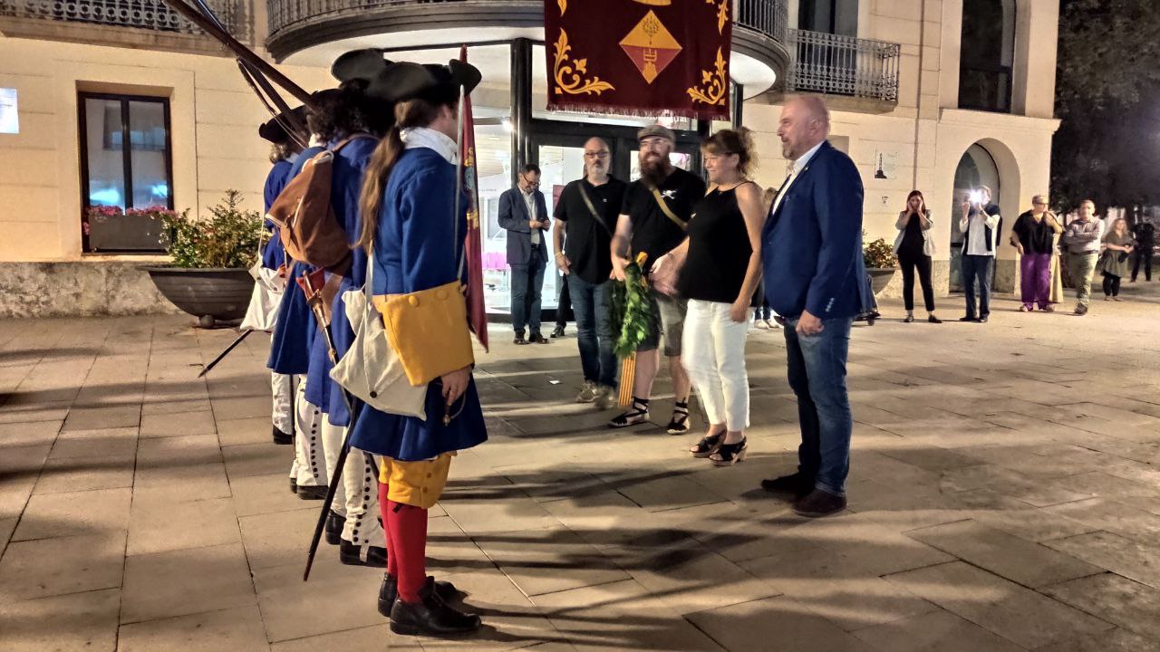 Festa dels Miquelets 2023: acte institucional a la plaça de Fèlix Figueras i Aragay.