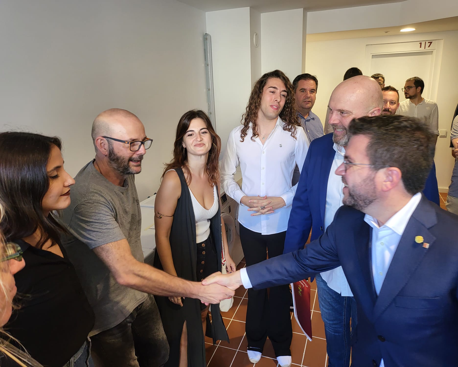 Inauguració de La Xicoira. El president de la Generalitat amb membres de l'equip de govern.