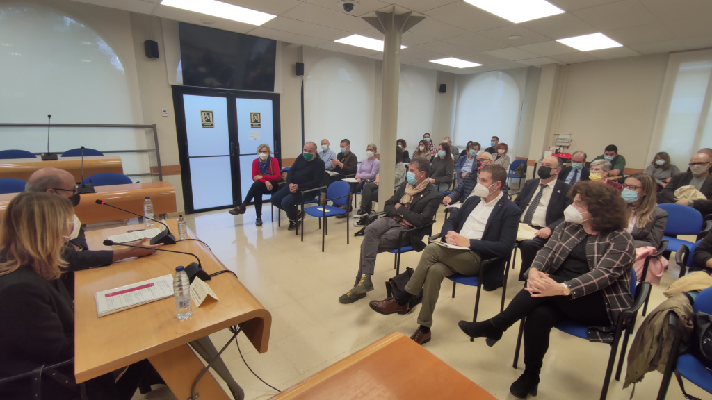 Assistents a la presentació de la guia contra els maltractaments de la gent gran