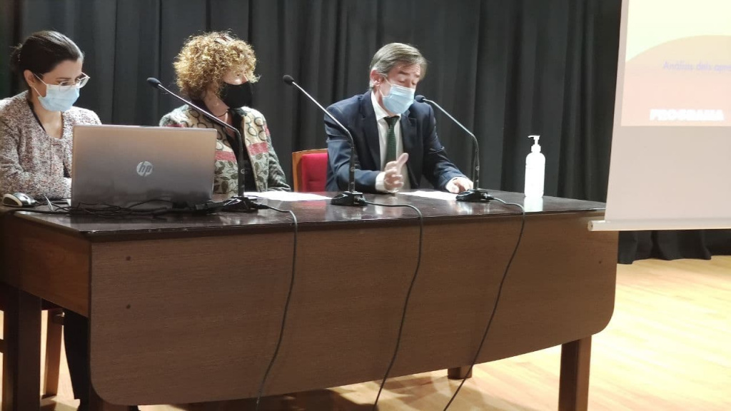 Presentació de l'acte a càrrec de Carles martí, director del Cap; Ada Agut, Regidora de Salut Pública i Blanca Munné directora del Sector Sanitari Baixa Llobregat