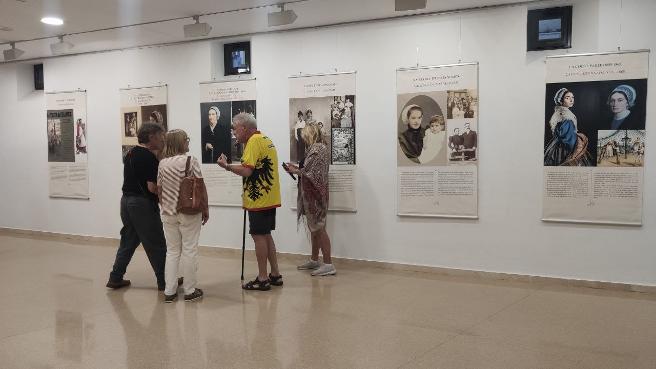 Festa dels Miquelets 2023: inauguració de l'exposició "La còfia catalana".