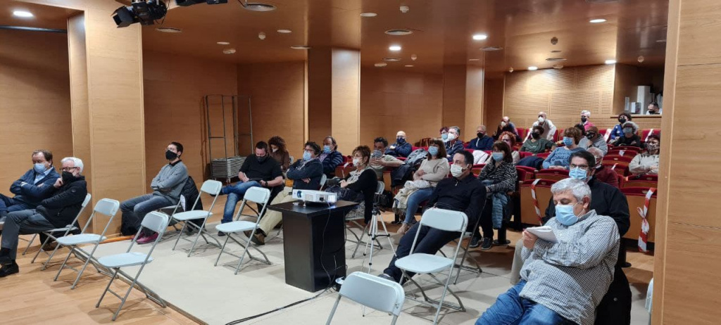 Assistents a l'acte informatiu del Cal Candi a l'Auditori de la Casa de Cultura 