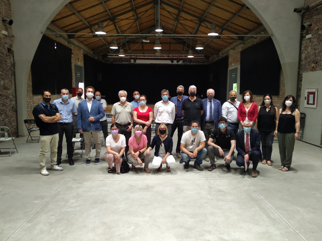 Integrants de l'Associació Olesa Industrial a l'equipament de l'Escorxador