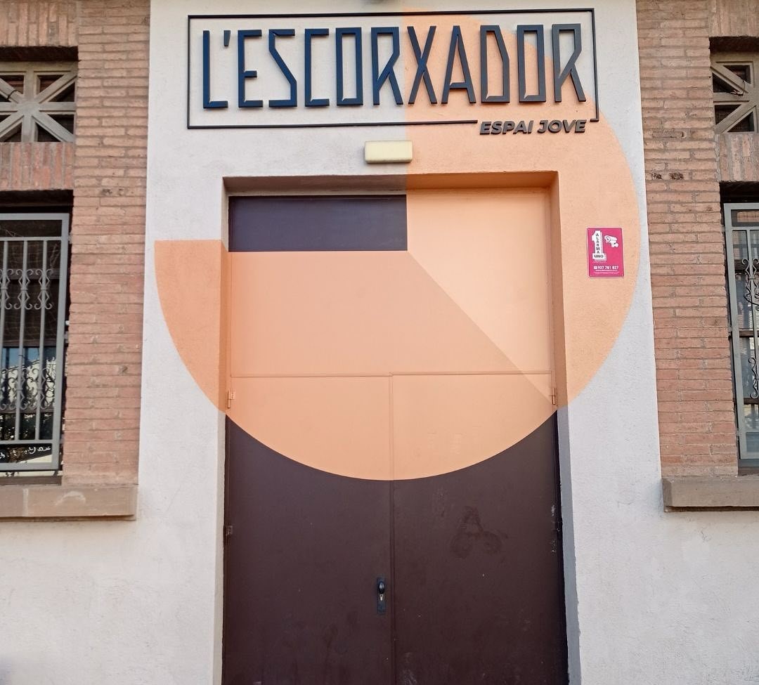 Façana de l'Espai Jove L'Escoxador