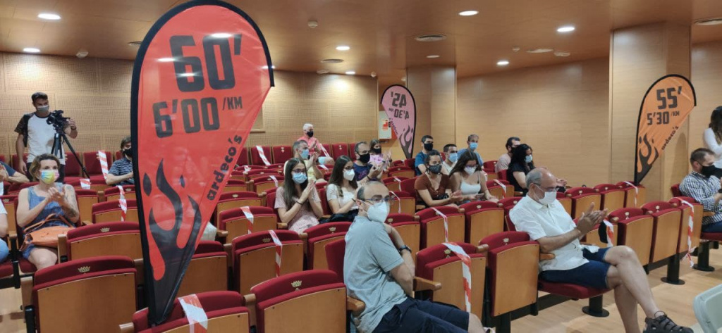 Assistents a la presentació de la cursa del foc en l'Auditori