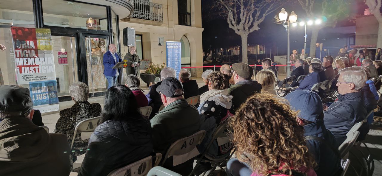 L'alcalde d'Olesa, Jordi Parent, a l'acte d'homenatge de les víctimes olesanes de camps nazis. Gener 2024.