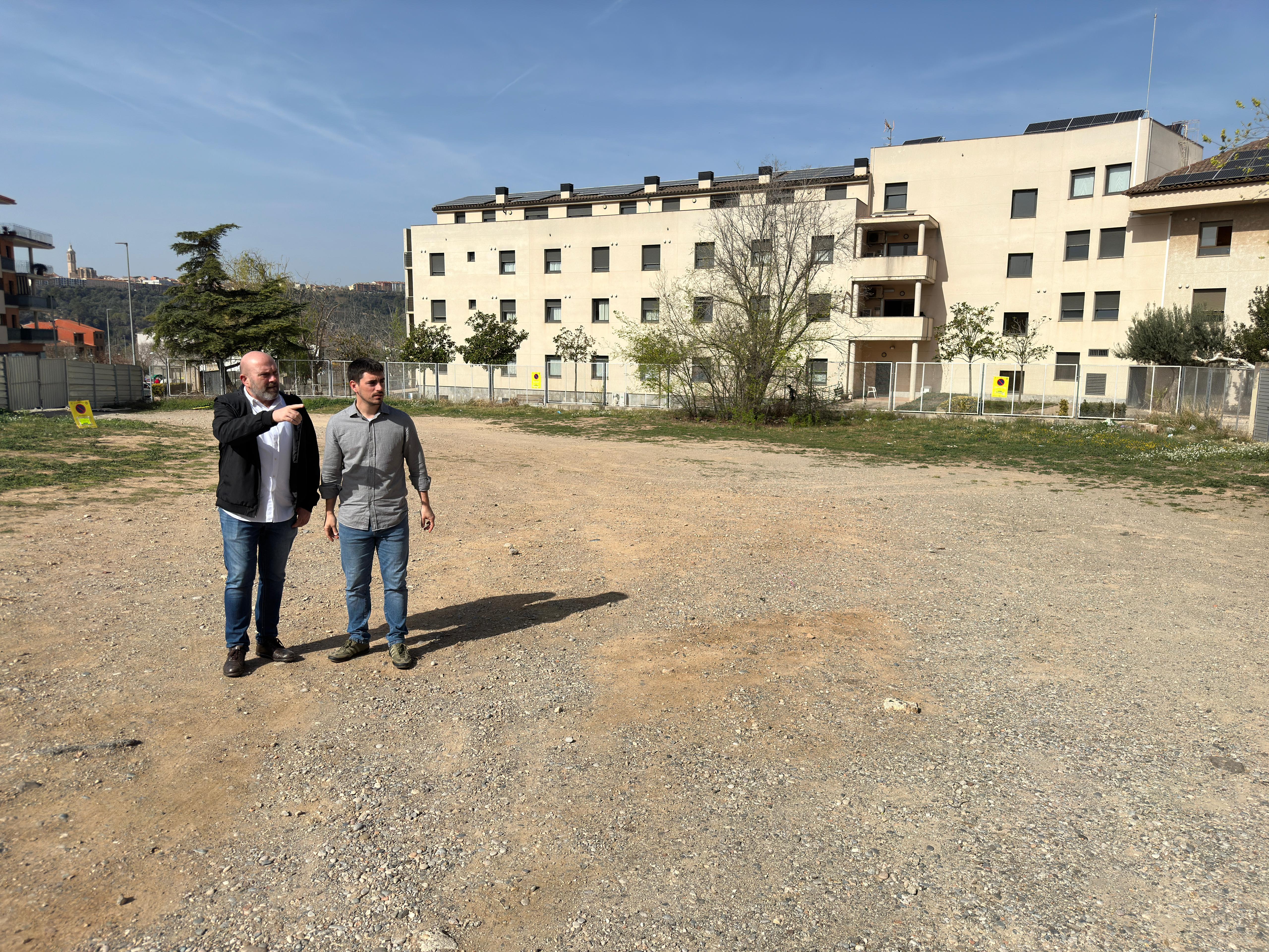 Primera visita obra promoció habitatges de la Fundació Salas al carrer de la Indústria