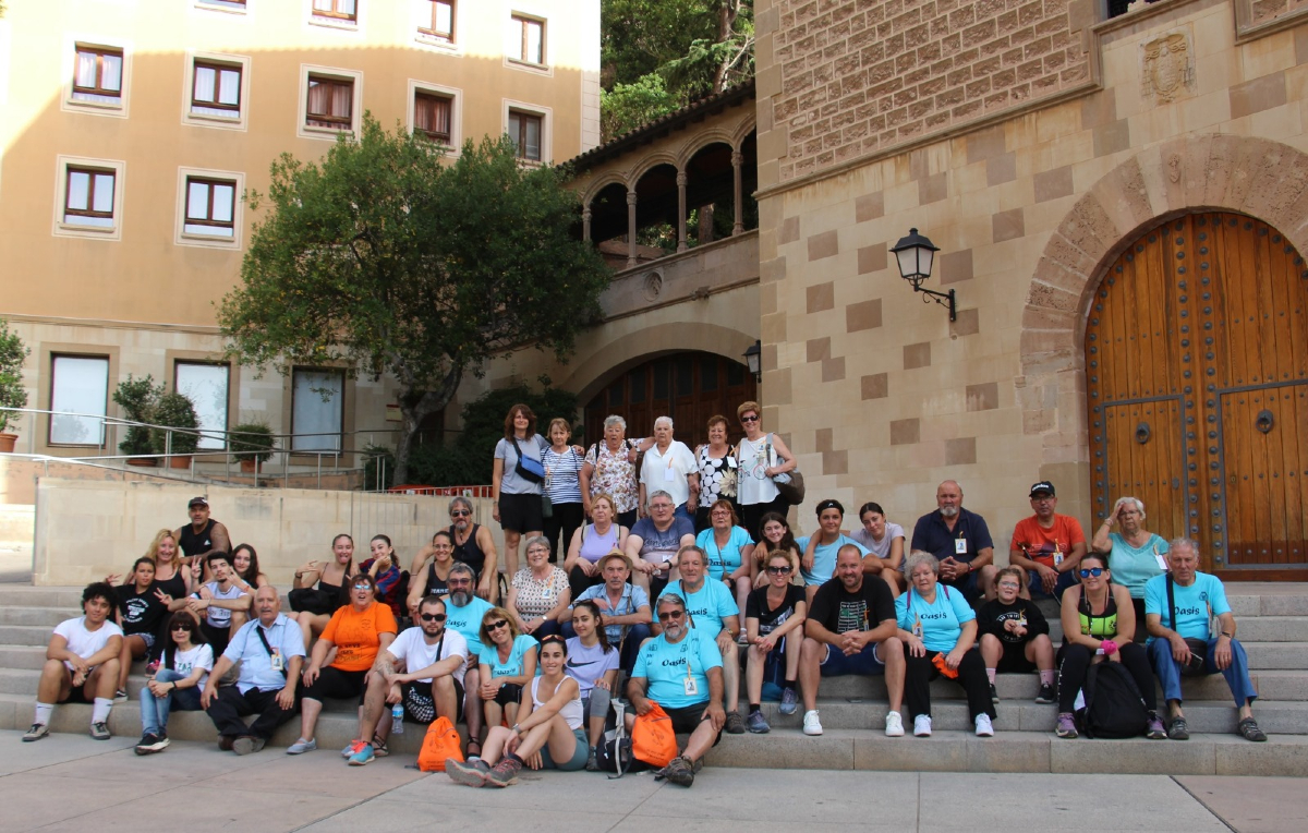 Pujada a Montserrat organitzada per l'AVV Oasis