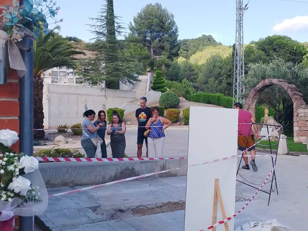 Foto del grup de ciutadans que assisteix a la presentació de projecte de l'espai de Dol perinatal