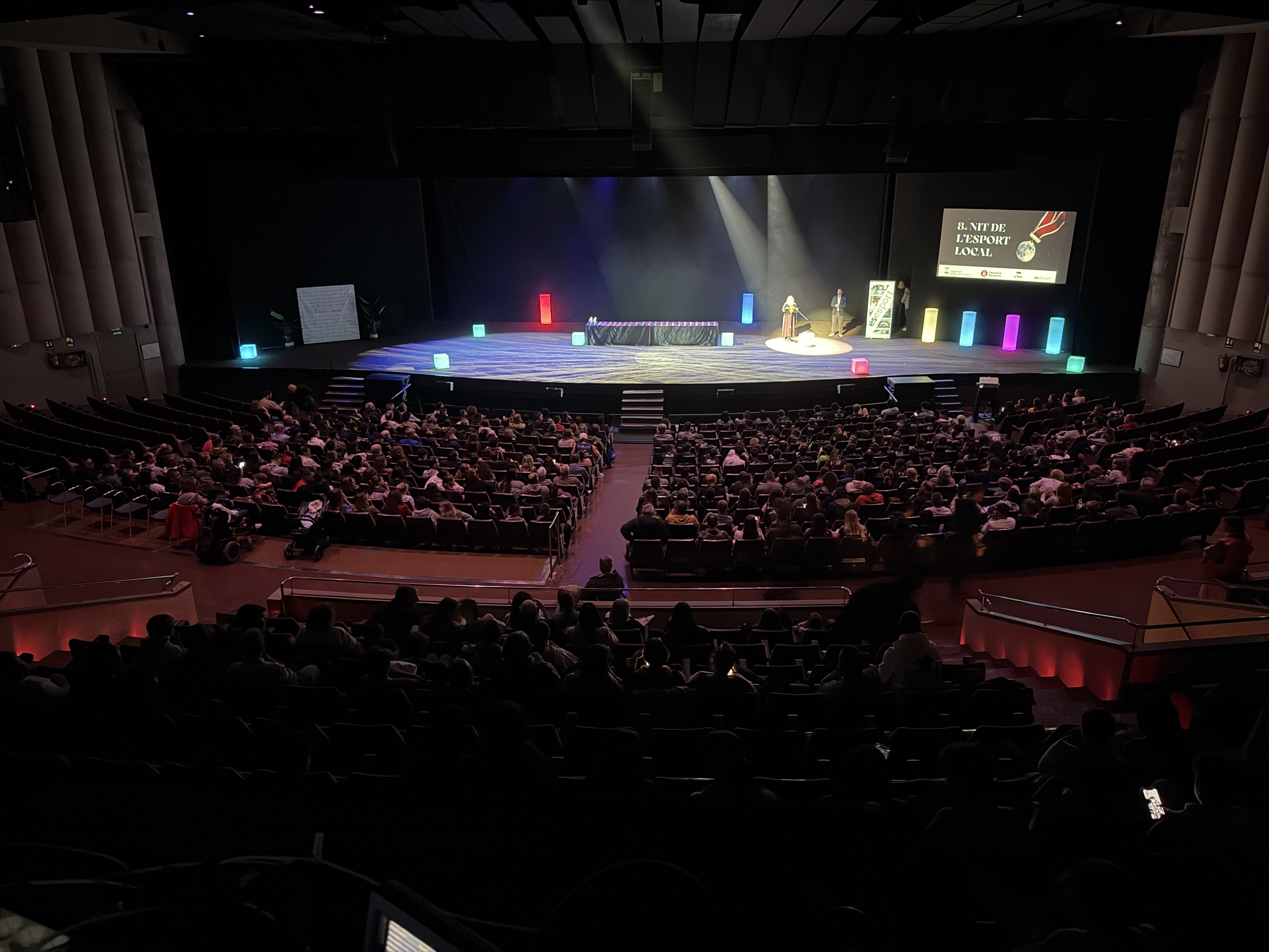 Foto del Teatre de La Passió ple per la 8a Nit de l'esport Local 2025