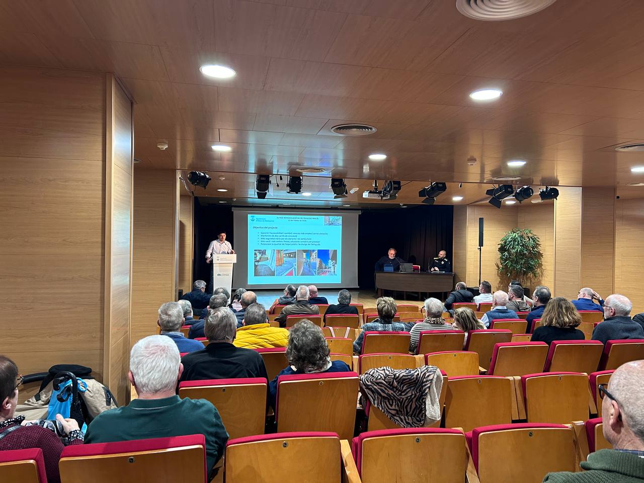 Sessió informativa presentació del projecte de la 2a fase de remodelació de l'av. Francesc Macià.