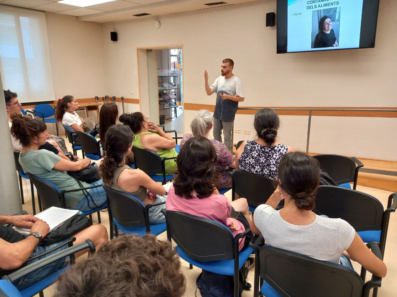 Foto_Participants a la formació d'higiene i seguretat alimentària