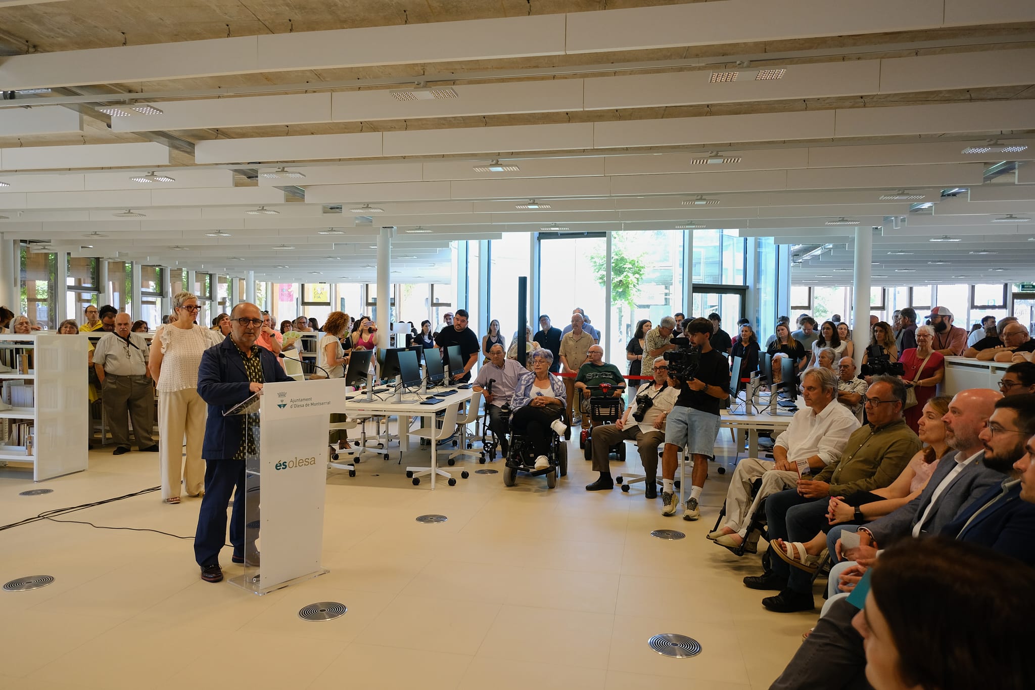 Foto_inauguració de la biblioteca Santa Oliva