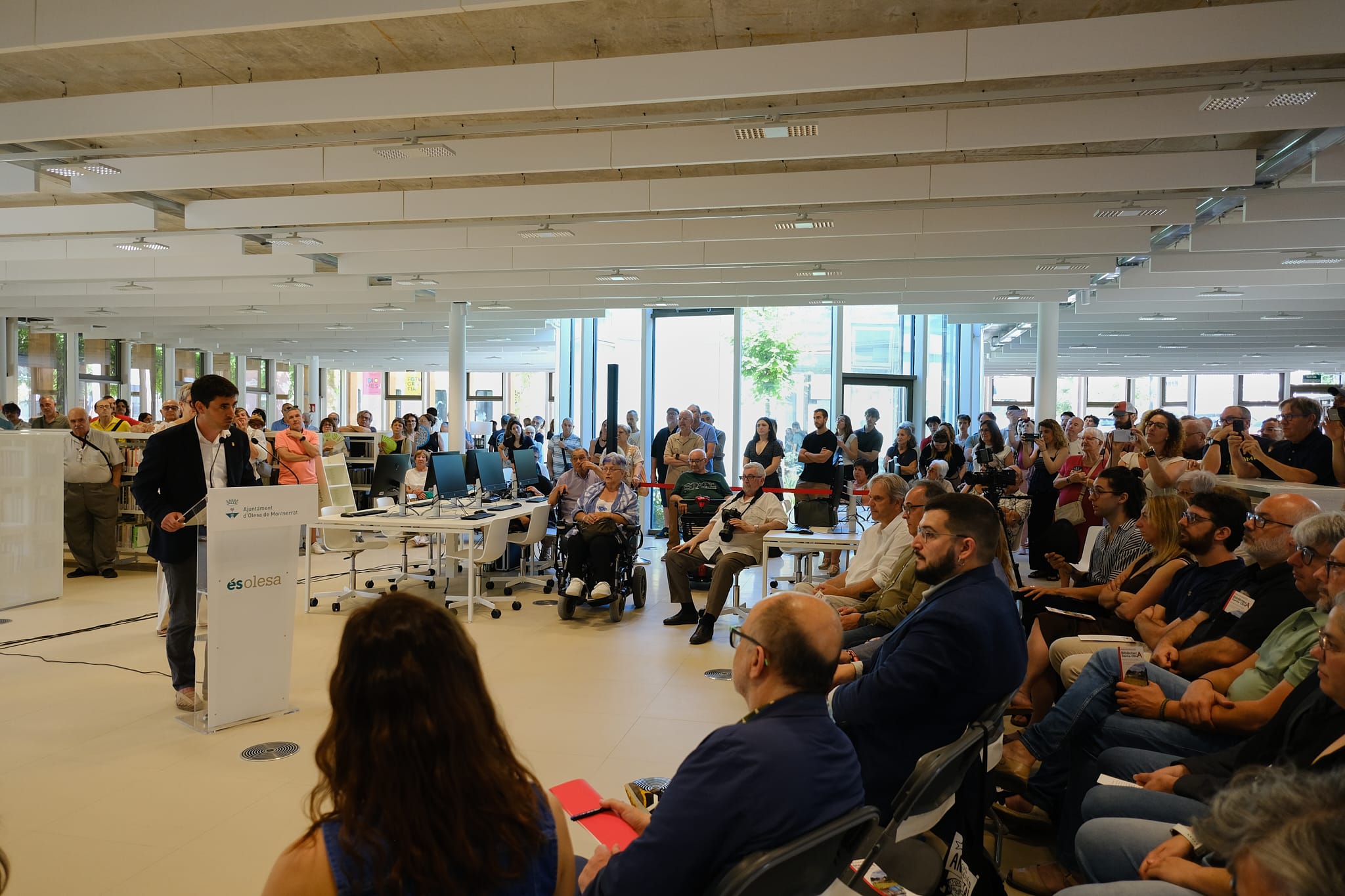 Foto_inauguració de la biblioteca Santa Oliva