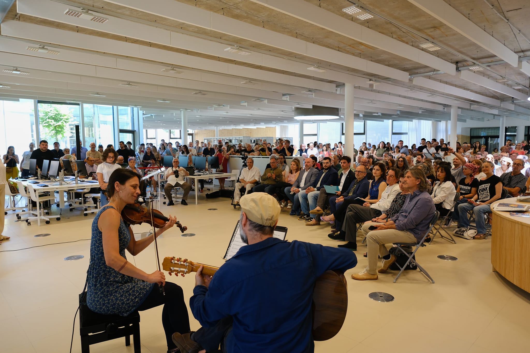 Foto_inauguració de la biblioteca Santa Oliva