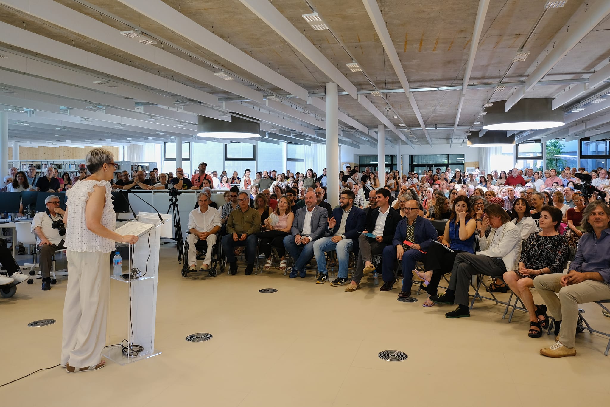 Foto_inauguració de la biblioteca Santa Oliva