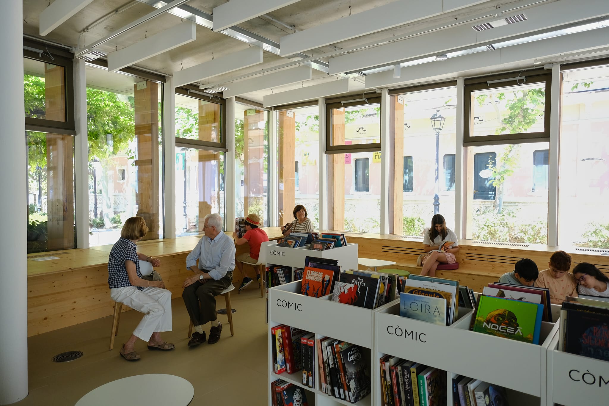Foto_inauguració de la biblioteca Santa Oliva