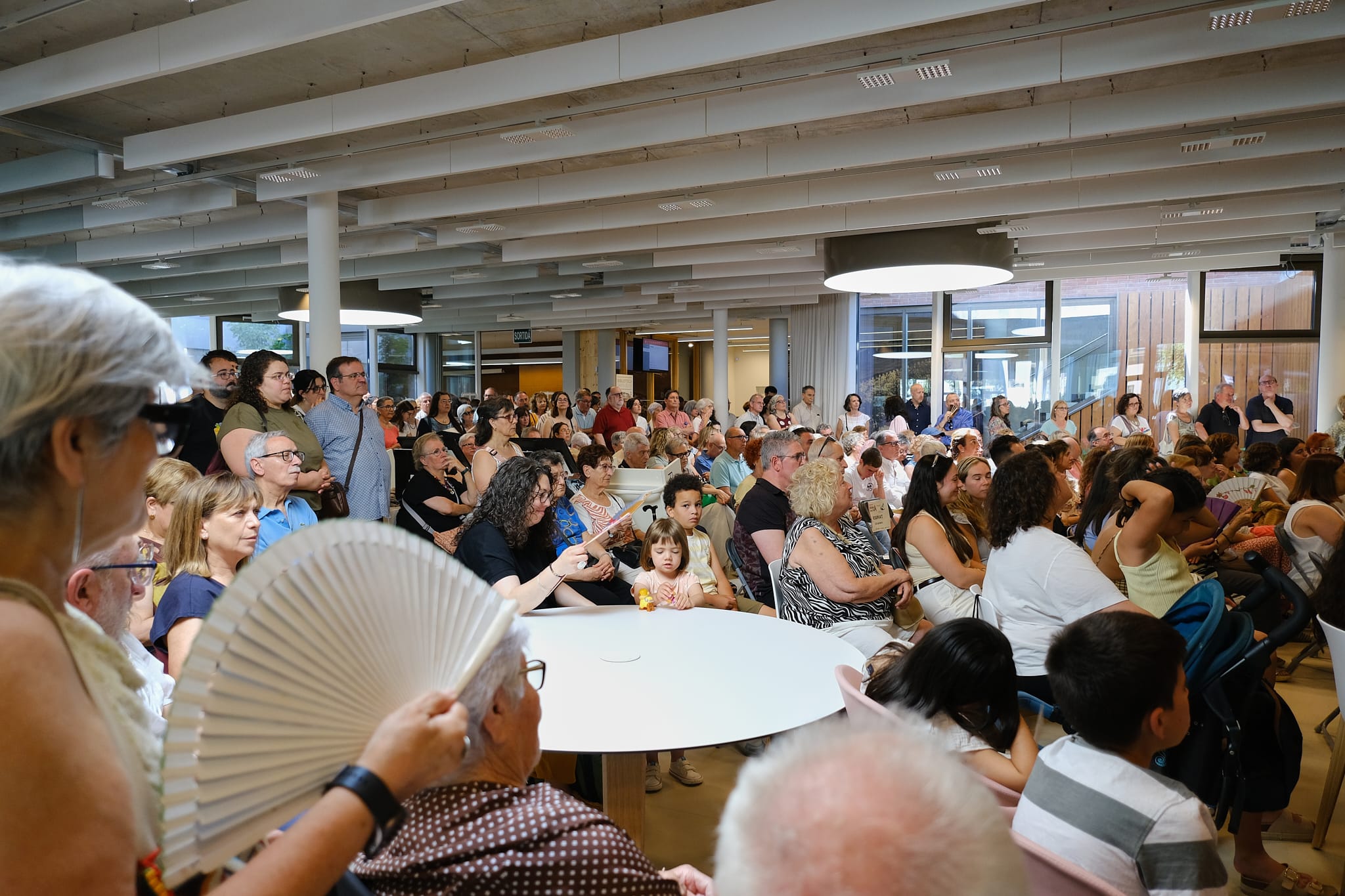 Foto_inauguració de la biblioteca Santa Oliva