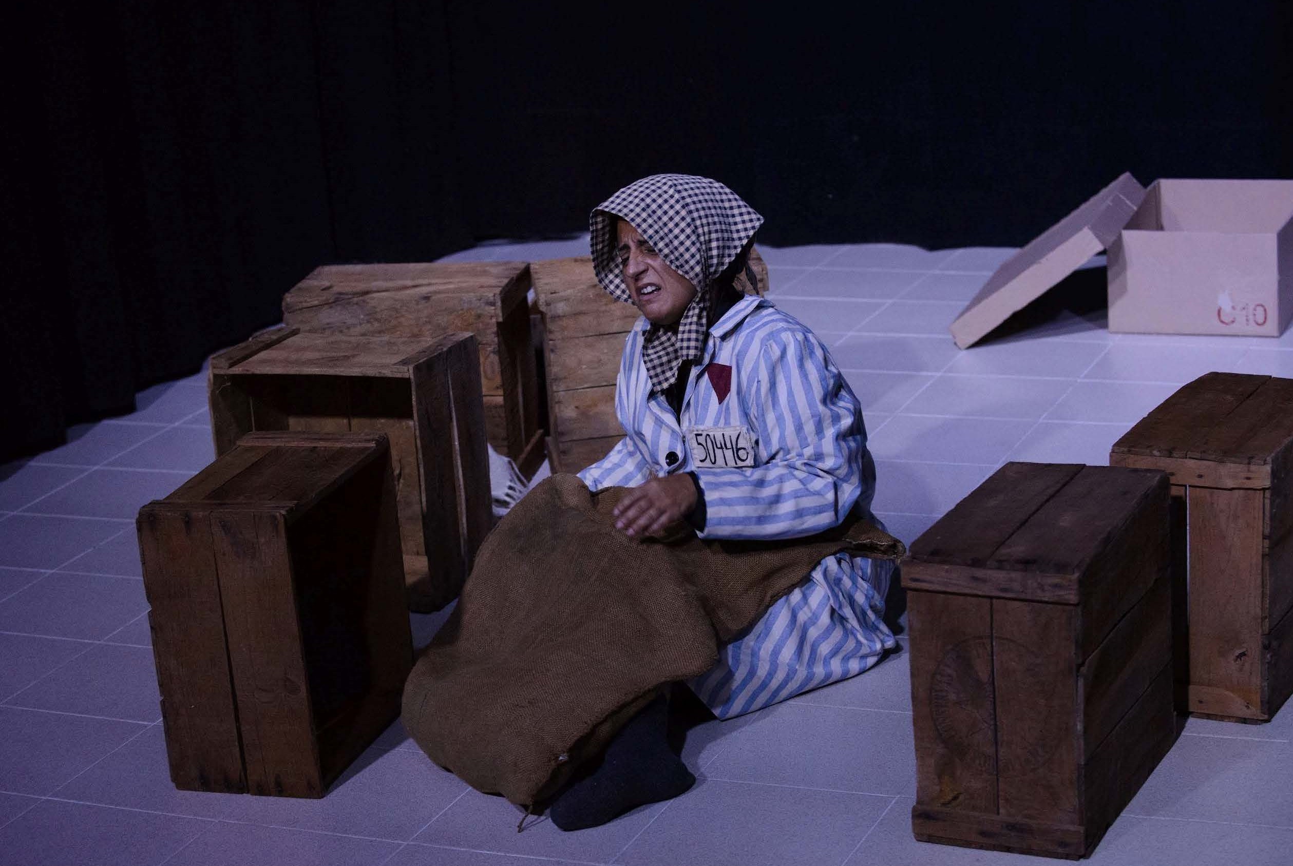 Fotografia de l'obra de teatre "Un cel de plom", representada al 42è Concurs de Teatre Vila d'Olesa