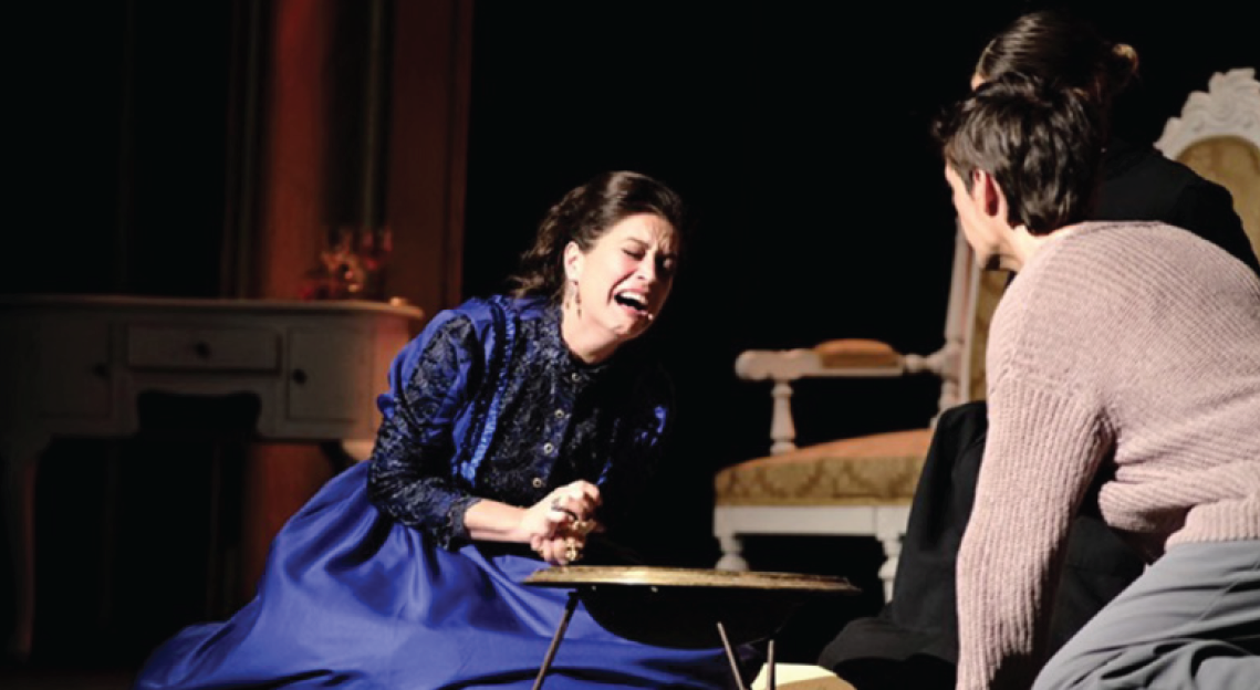 Fotografia de l'obra de teatre "Les indòmites", representada al 42è Concurs de Teatre Vila d'Olesa
