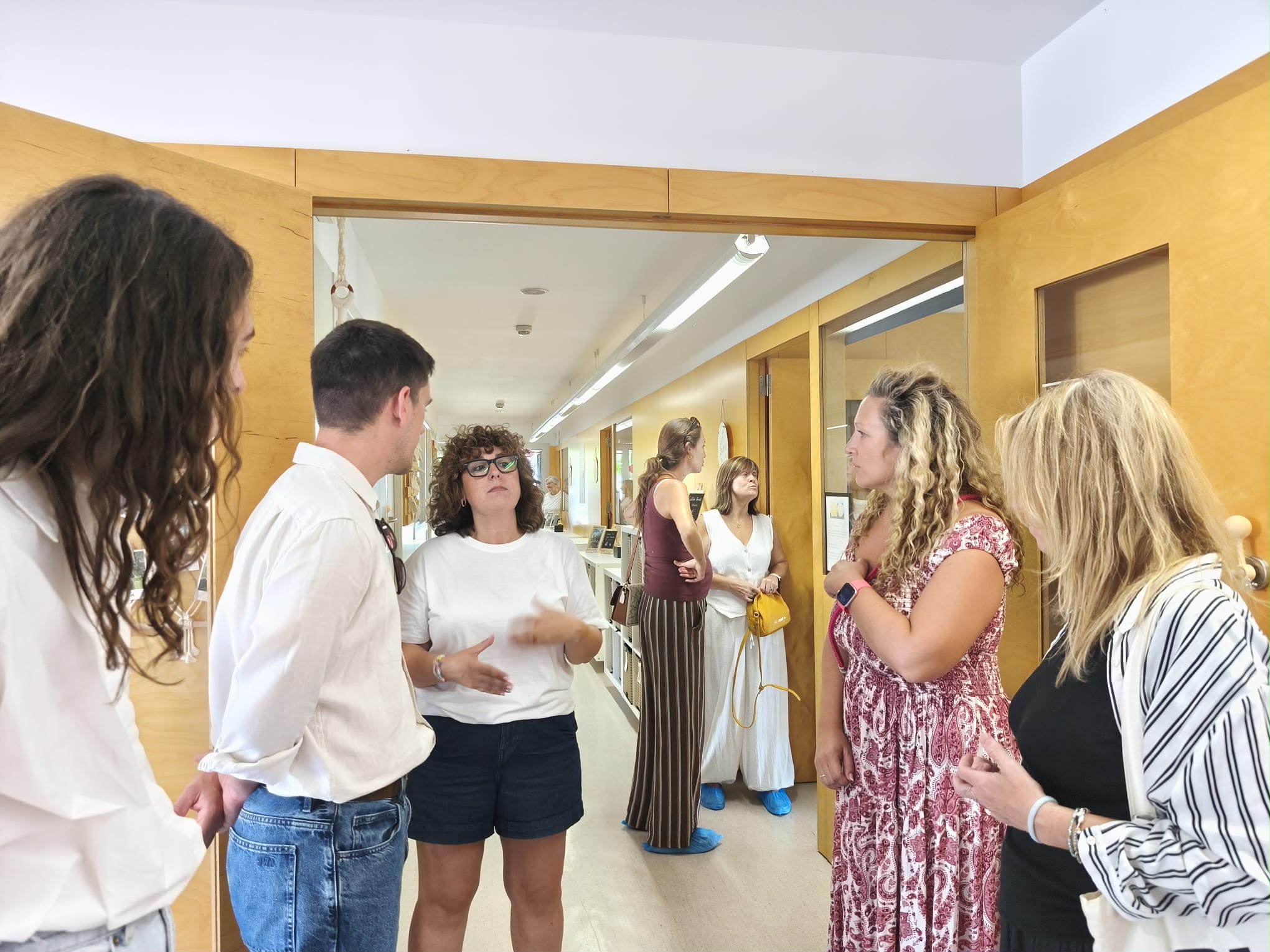Visita guiada a la llar d'infants municipal Taitom durant la celebració del 20è aniversari.
