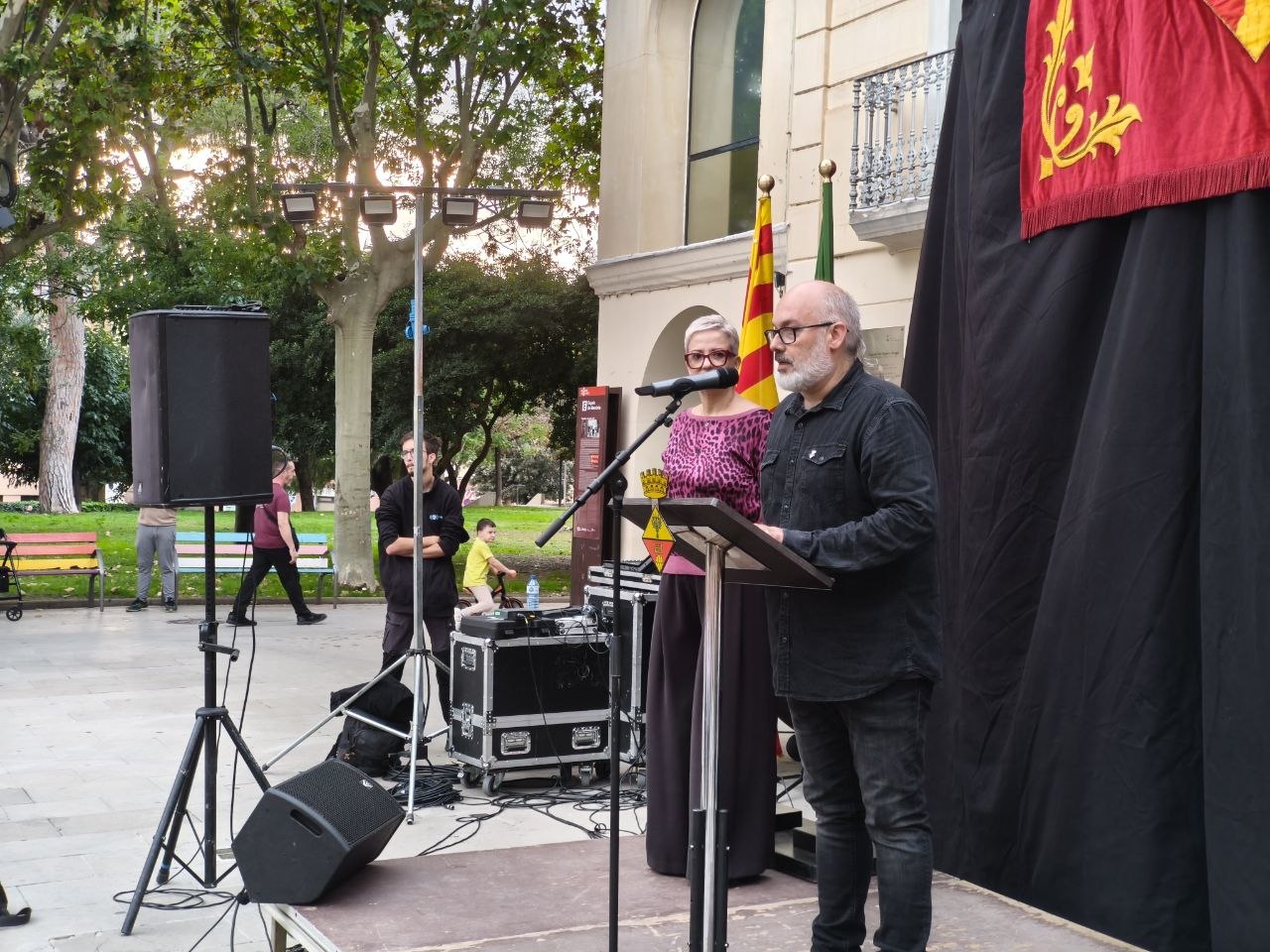 Xavier Rota durant l'acte d'inauguració del Memorial de les víctimes olesanes