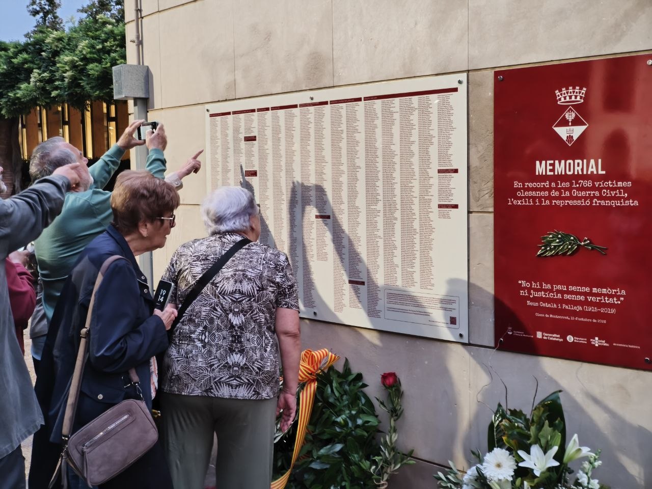 Foto d'un dels instants de l'acte d'inauguració del Memorial de les víctimes olesanes