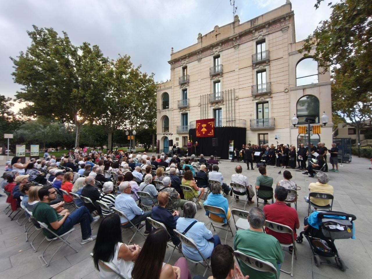 Foto d'un dels instants de l'acte d'inauguració del Memorial de les víctimes olesanes