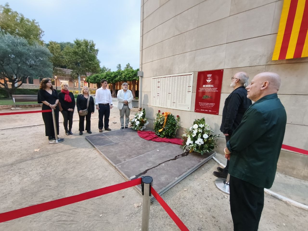 Foto d'un dels instants de l'acte d'inauguració del Memorial de les víctimes olesanes