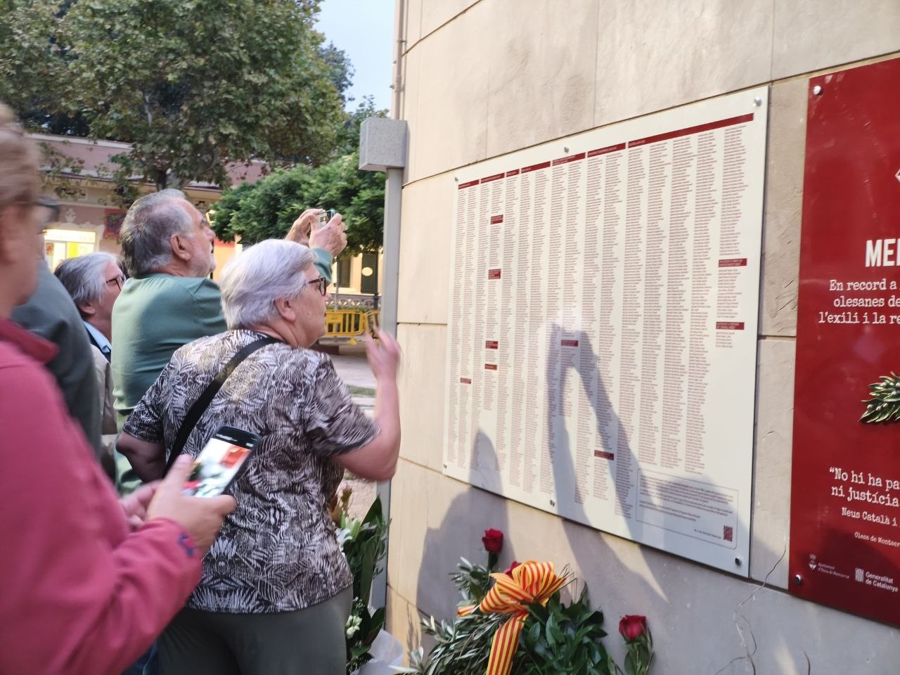 Foto d'un dels instants de l'acte d'inauguració del Memorial de les víctimes olesanes
