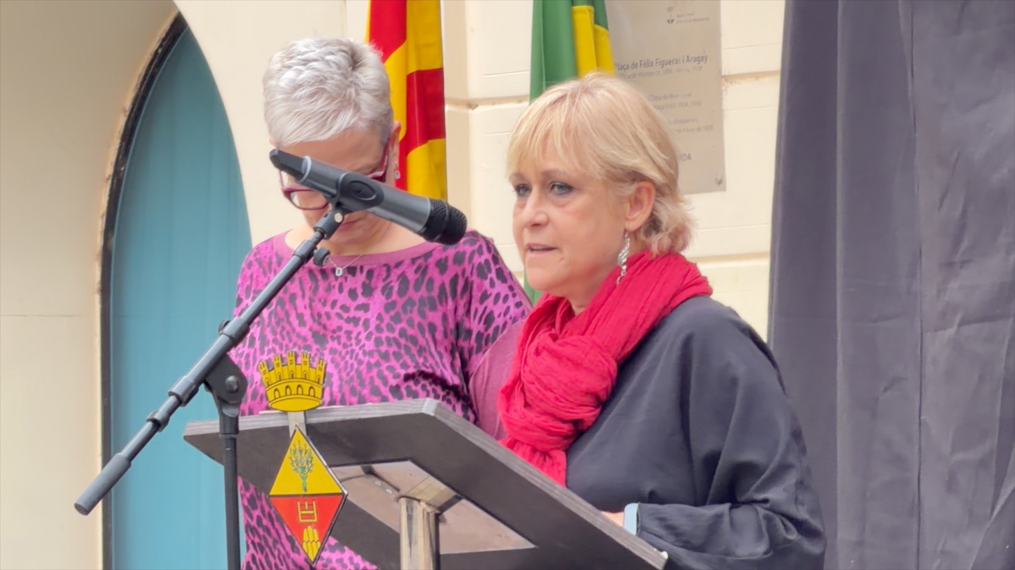 Olga Solà durant l'acte d'inauguració del Memorial de les víctimes olesanes