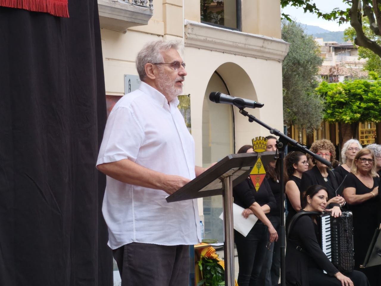 Fèlix Figueras durant l'acte d'inauguració del Memorial de les víctimes olesanes