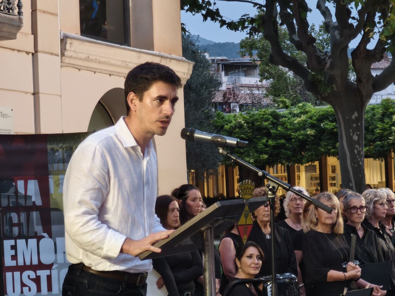 Marc Serradó durant l'acte d'inauguració del Memorial de les víctimes olesanes