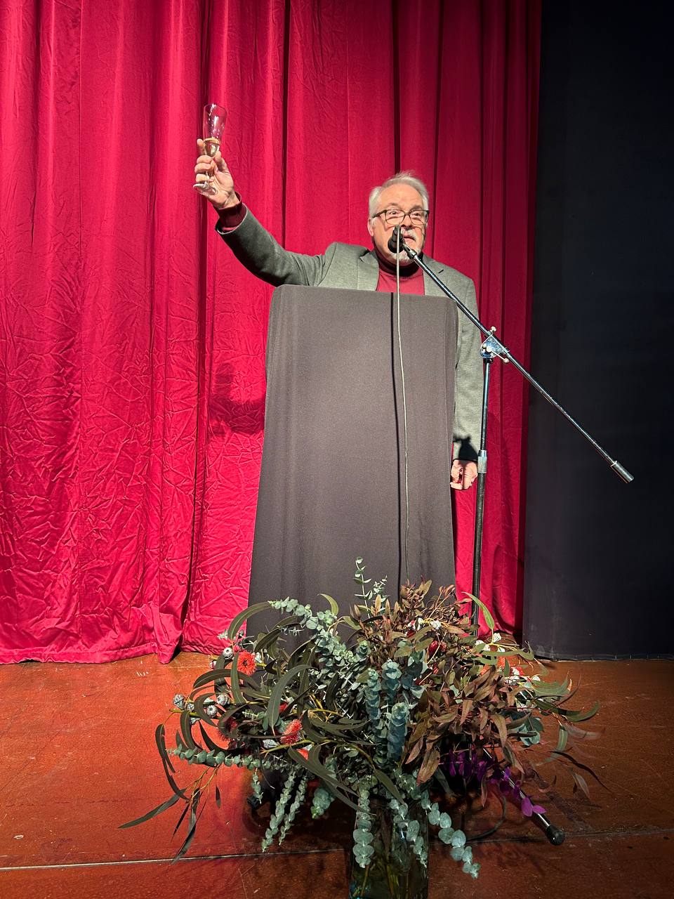 El president de la UEC, Felip Carreras, durant l'acte de lliurament dels premis.